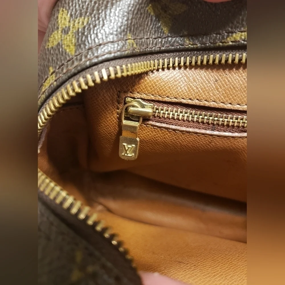 Louis Vuitton  (Unisex) Brown  Monogram Shoulder Bag - Picture 16 of 16